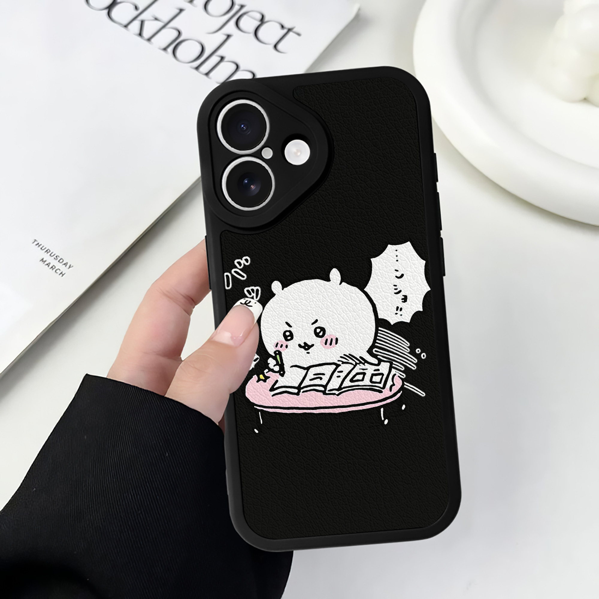 （画像用） ちいかわ ちいかわ Chii-kawa chiikawa 【iPhone 16シリーズ対応】シリコンスマホケース（レザー調） 材質：シリコン